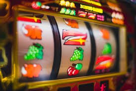 Giao diện Nổ hũ suwin với máy slot jackpot sôi động trên mobile